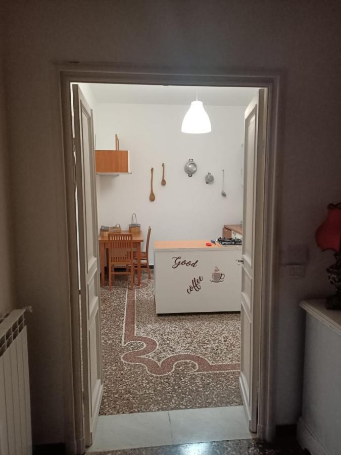 ג'נובה Wow Home 2 - 175 Mq - Posteggio Privato - Davanti Porto Traghetti - Fino A 10 Posti Letto - Balcone מראה חיצוני תמונה