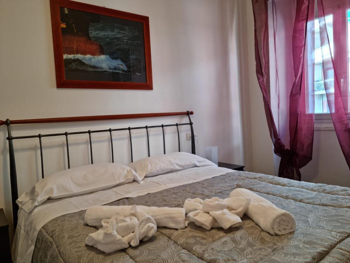 ג'נובה Wow Home 2 - 175 Mq - Posteggio Privato - Davanti Porto Traghetti - Fino A 10 Posti Letto - Balcone מראה חיצוני תמונה